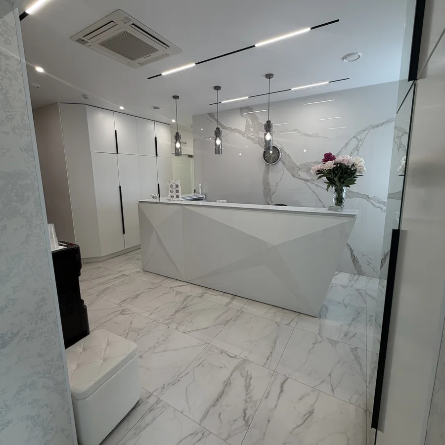 Холл стоматологии «ДантистЪ» — мраморная отделка
